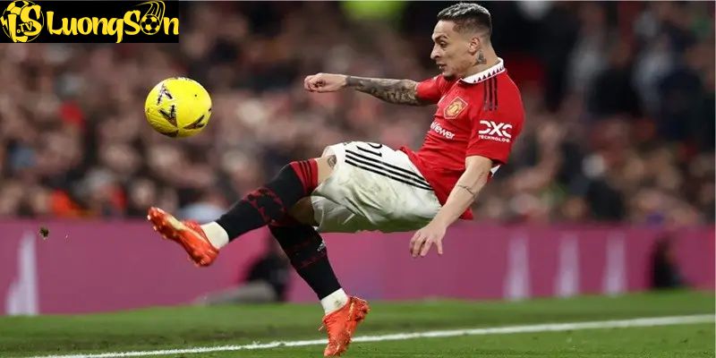 Antony Phấn Khởi: Cuộc Chuyển Mình Sau Khi Rời Man Utd 3 Antony rời Man United đến Real Betis bằng hợp đồng cho mượn