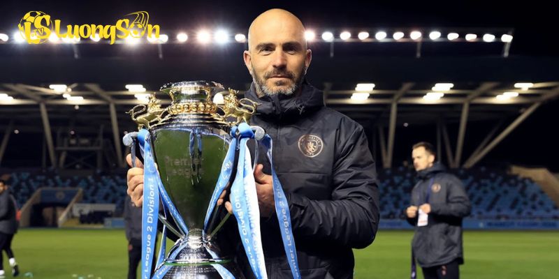 Arne Slot: Từ Thất Bại Đến Top HLV Xuất Sắc Thế Giới 4 Arne Slot Chuẩn Bị Cho Trận Đại Chiến Với Manchester City